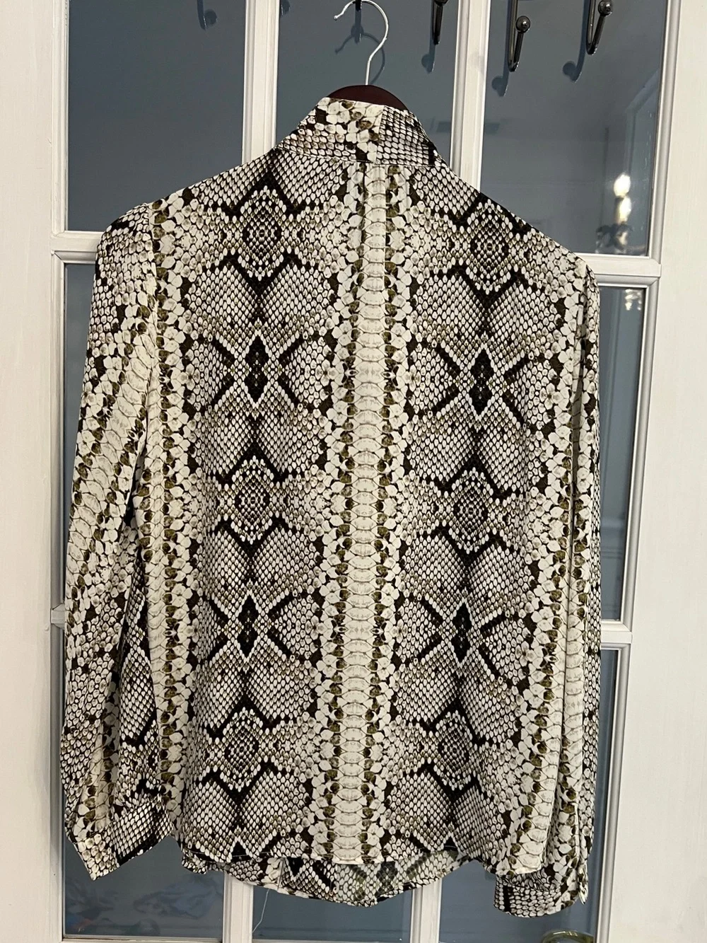 J. CREW Women’s Snake Print Drapey Tie Neck Long Sleeve Top Size 6